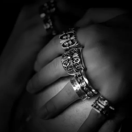 ROLLING STONES RING – LIP & TONGUE SPACER