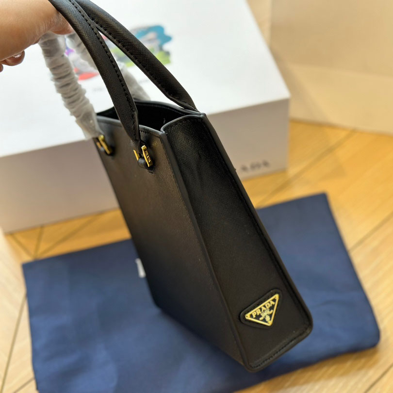 Saffiano leather handbag Z18