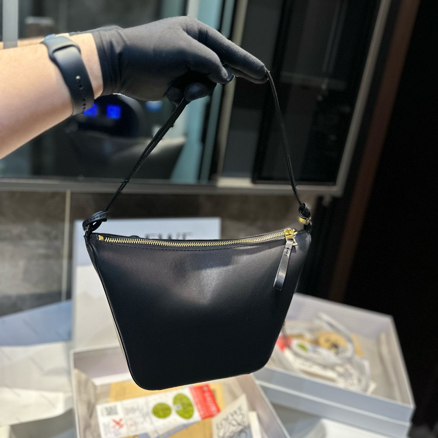 Hammock hobo in classic calfskin