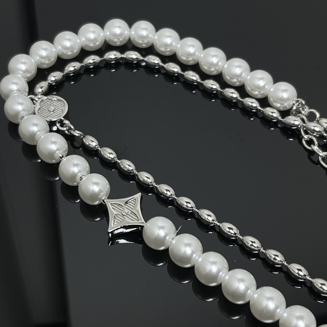 Pearls Fusion Necklace