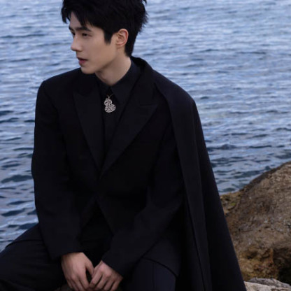 Wulu Lotus necklace in 18K rose gold diamonds