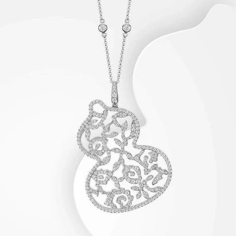 Wulu Lotus necklace in 18K white gold diamonds