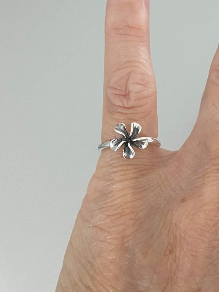 Vintage Lily Flower Decor Ring
