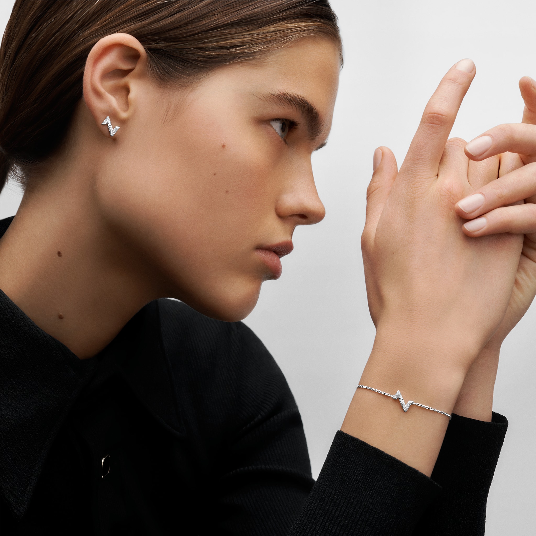 Volt Upside Down Chain Bracelet, White Gold And Diamonds