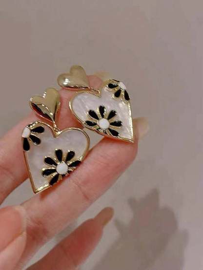 French Style Personality Small Daisy & Heart Shaped Earrings