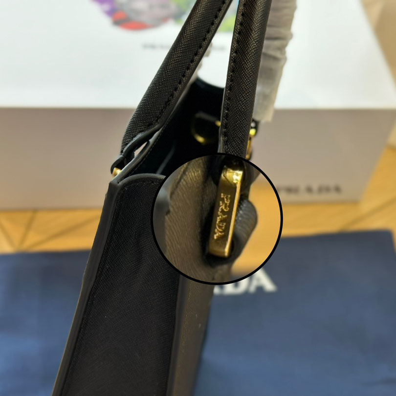 Saffiano leather handbag Z18