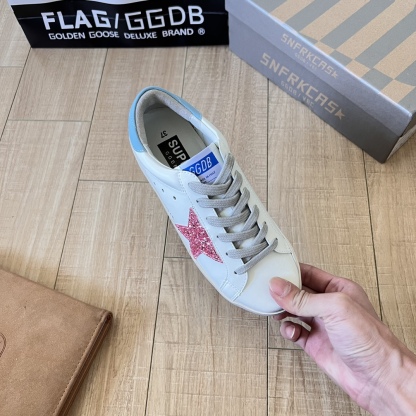 Super-Star Sabot with pink glitter star and suede toe