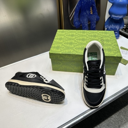 Mac80 Low Top Sneaker