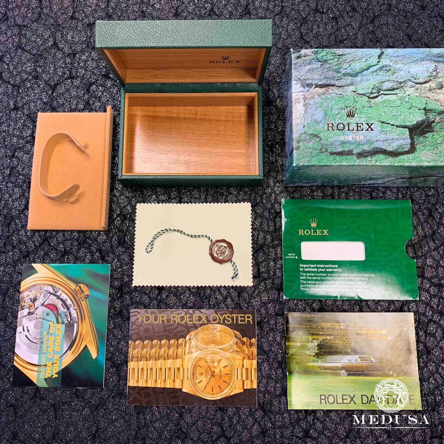 PRESIDENT DAY-DATE 36MM - BAGUETTE NOIR SMALL BEZEL