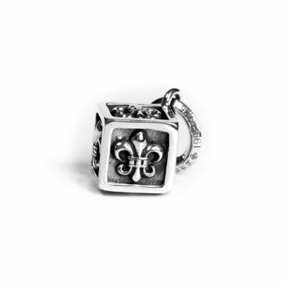 FLEUR CUBE PENDANT