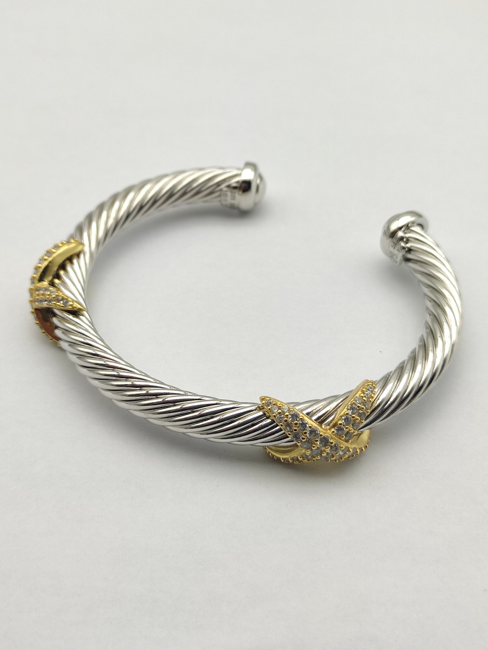 Cable Classic Bracelet with Pavé Diamond X in Two-Tone – Where Classic Meets Radiance,7mm