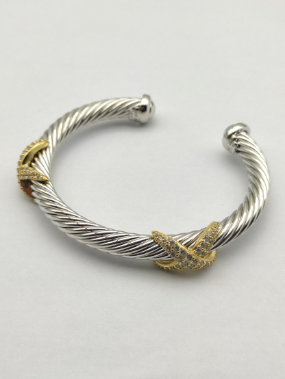 Cable Classic Bracelet with Pavé Diamond X in Two-Tone – Where Classic Meets Radiance,7mm