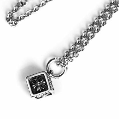 FLEUR CUBE PENDANT