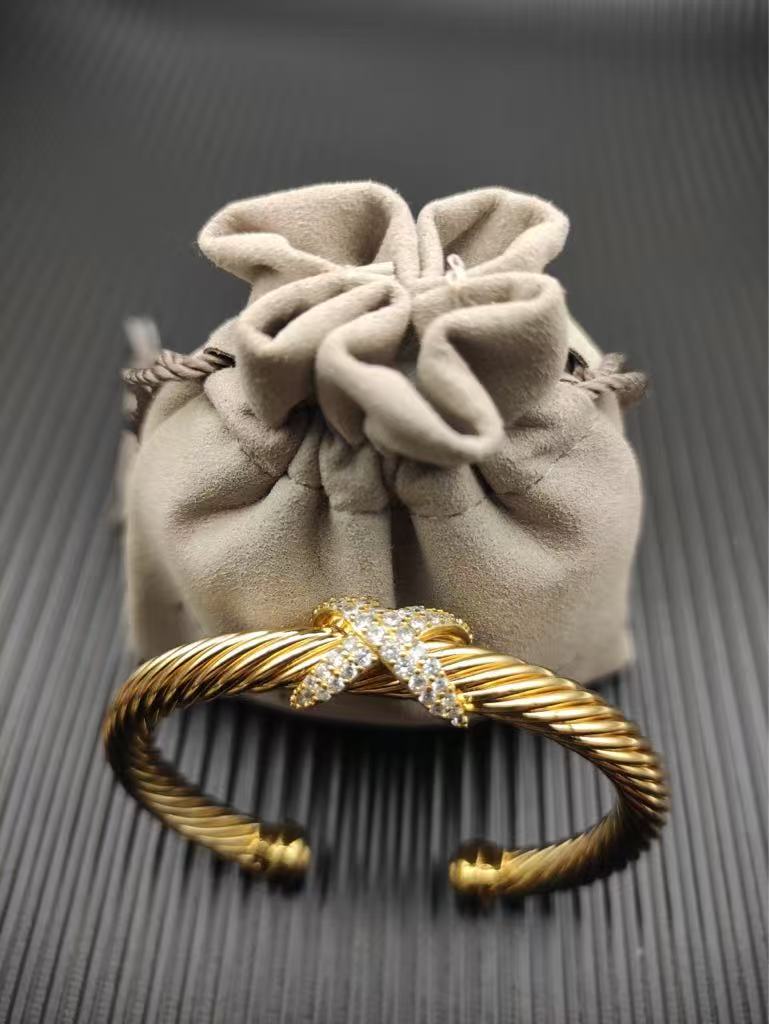 X Classic Cable Station Bracelet in Sterling gold with Diamonds，7mm