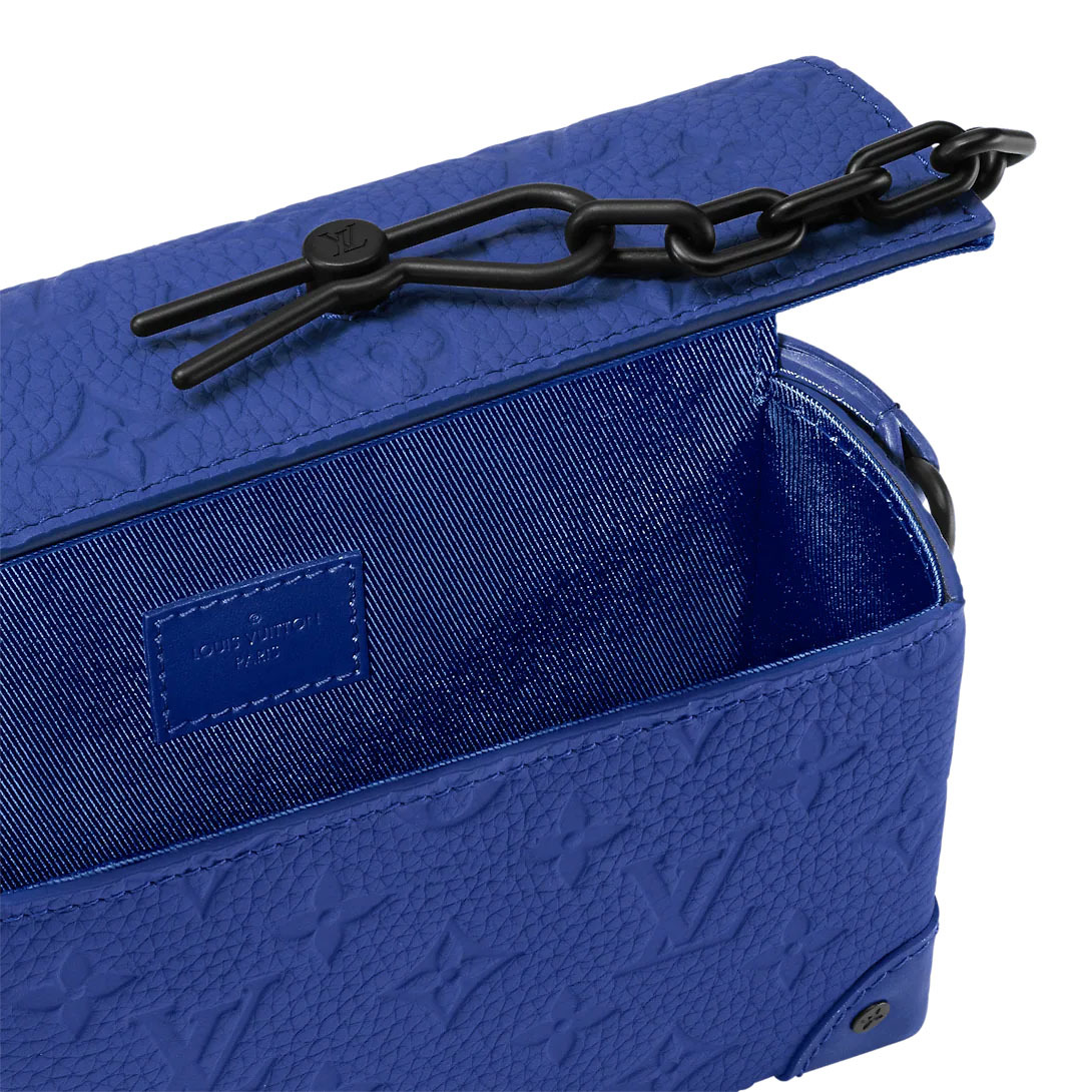 Steamer Wearable Wallet M82571