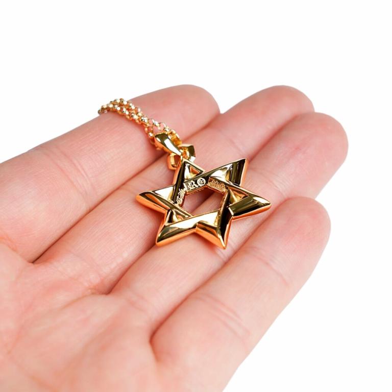 22K GOLD STAR OF DAVID PENDANT