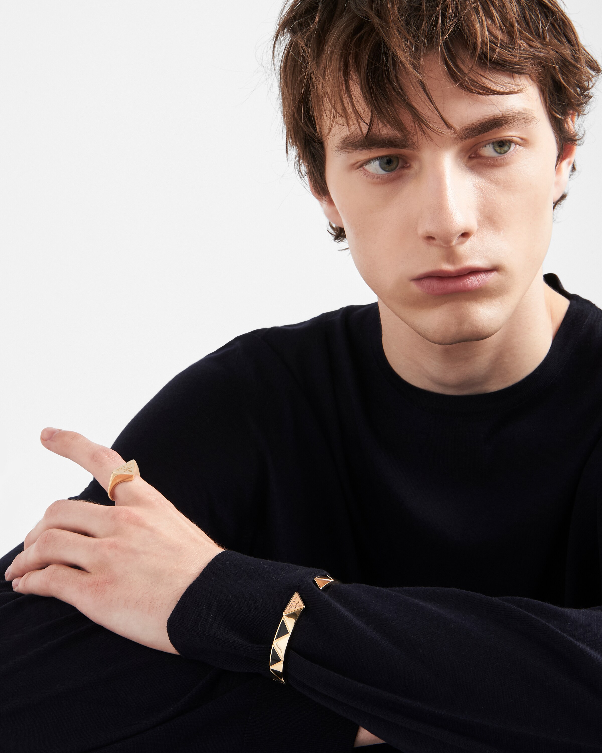 Eternal Gold bangle bracelet in yellow gold with ceramic elements