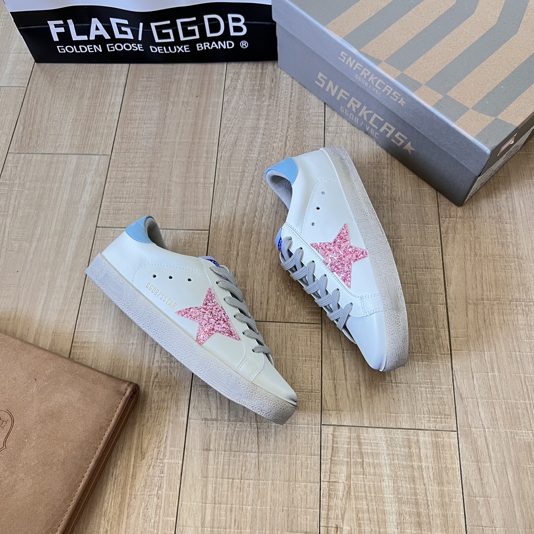 Super-Star Sabot with pink glitter star and suede toe