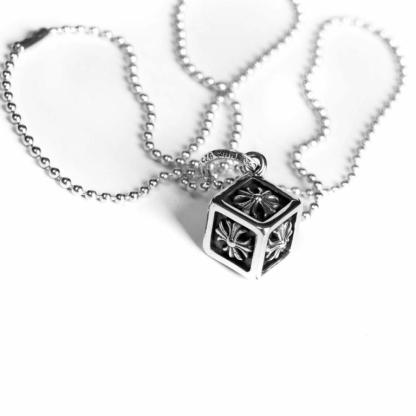 FLEUR CUBE PENDANT