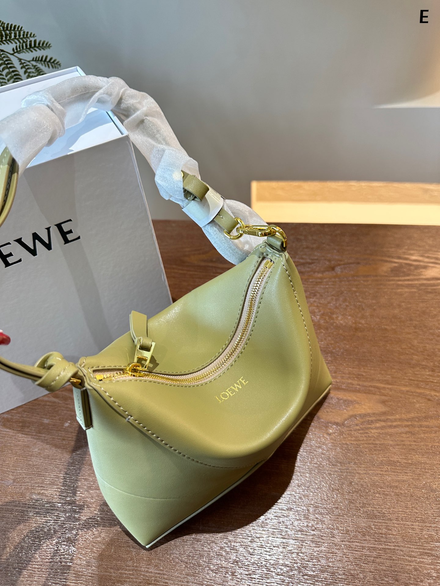 Puzzle Fold pouch in shiny nappa calfskin  Z7