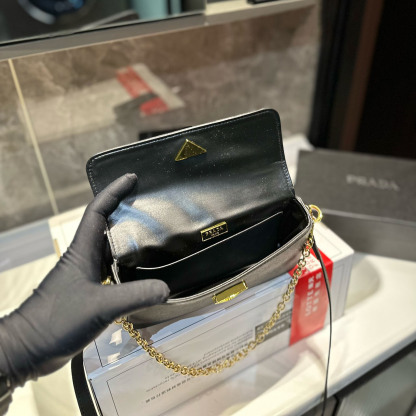 Emblème Saffiano shoulder bag