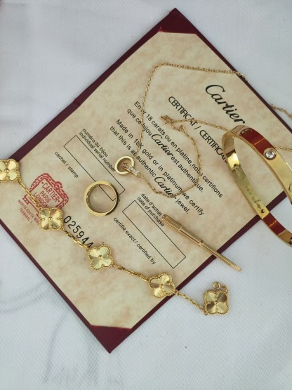 LOVE BRACELET, 4 DIAMONDS + LOVE RING, 3 DIAMONDS + LOVE NECKLACE, DIAMONDS + VINTAGE ALHAMBRA BRACELET, 5 MOTIFS