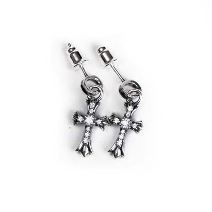 CH CROSS BABY FAT STUD EARRINGS WITH PAVÉ DIAMOND AND PAVÉ DIAMOND CUFF