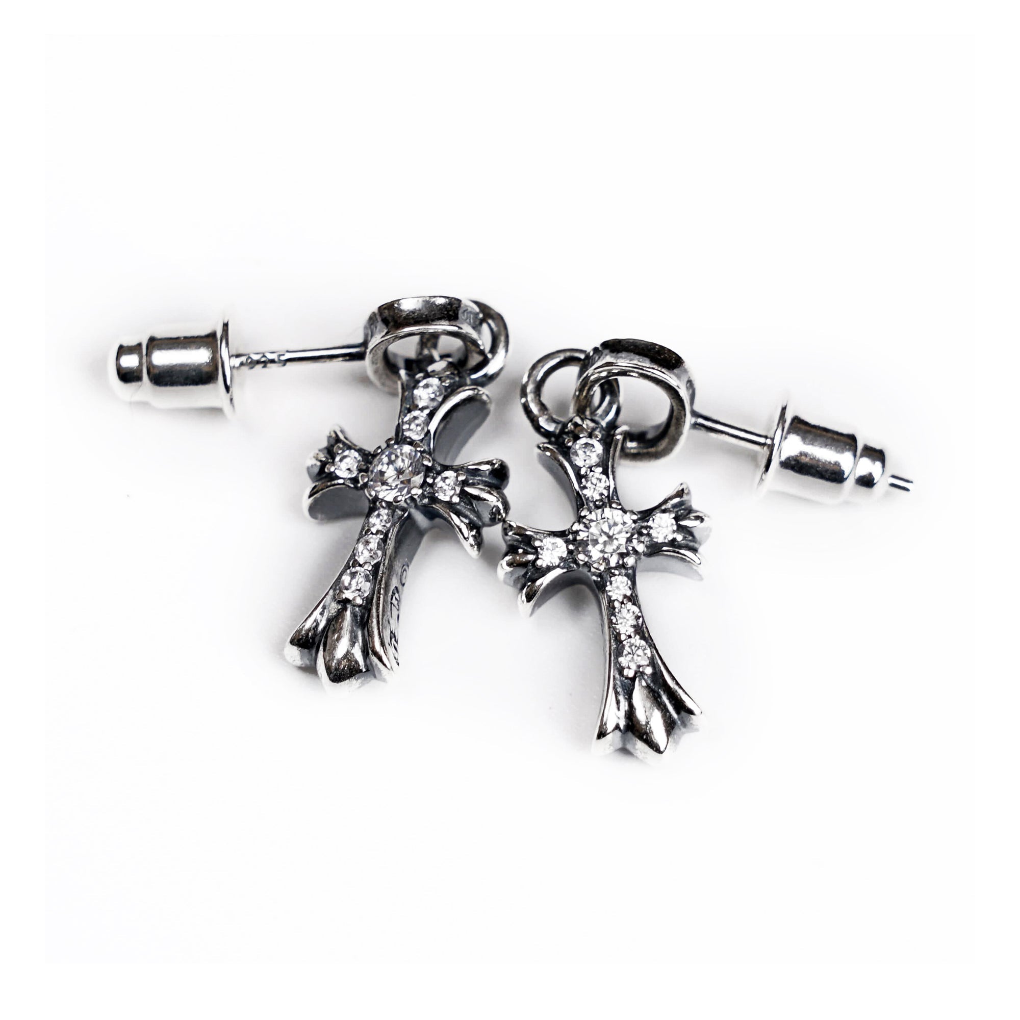 CH CROSS BABY FAT STUD EARRINGS WITH PAVÉ DIAMOND AND PAVÉ DIAMOND CUFF