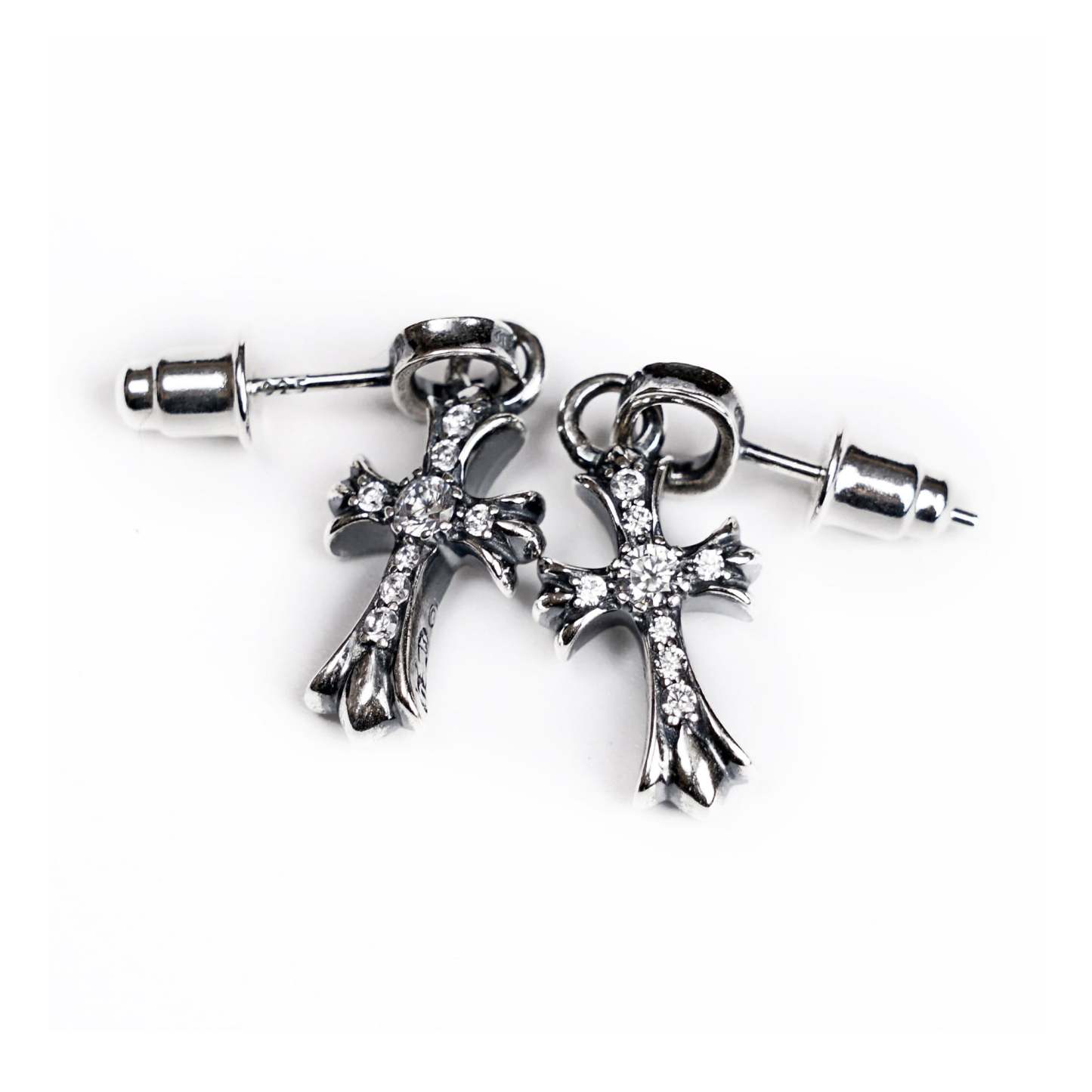 CH CROSS BABY FAT STUD EARRINGS WITH PAVÉ DIAMOND AND PAVÉ DIAMOND CUFF