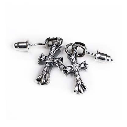 CH CROSS BABY FAT STUD EARRINGS WITH PAVÉ DIAMOND AND PAVÉ DIAMOND CUFF