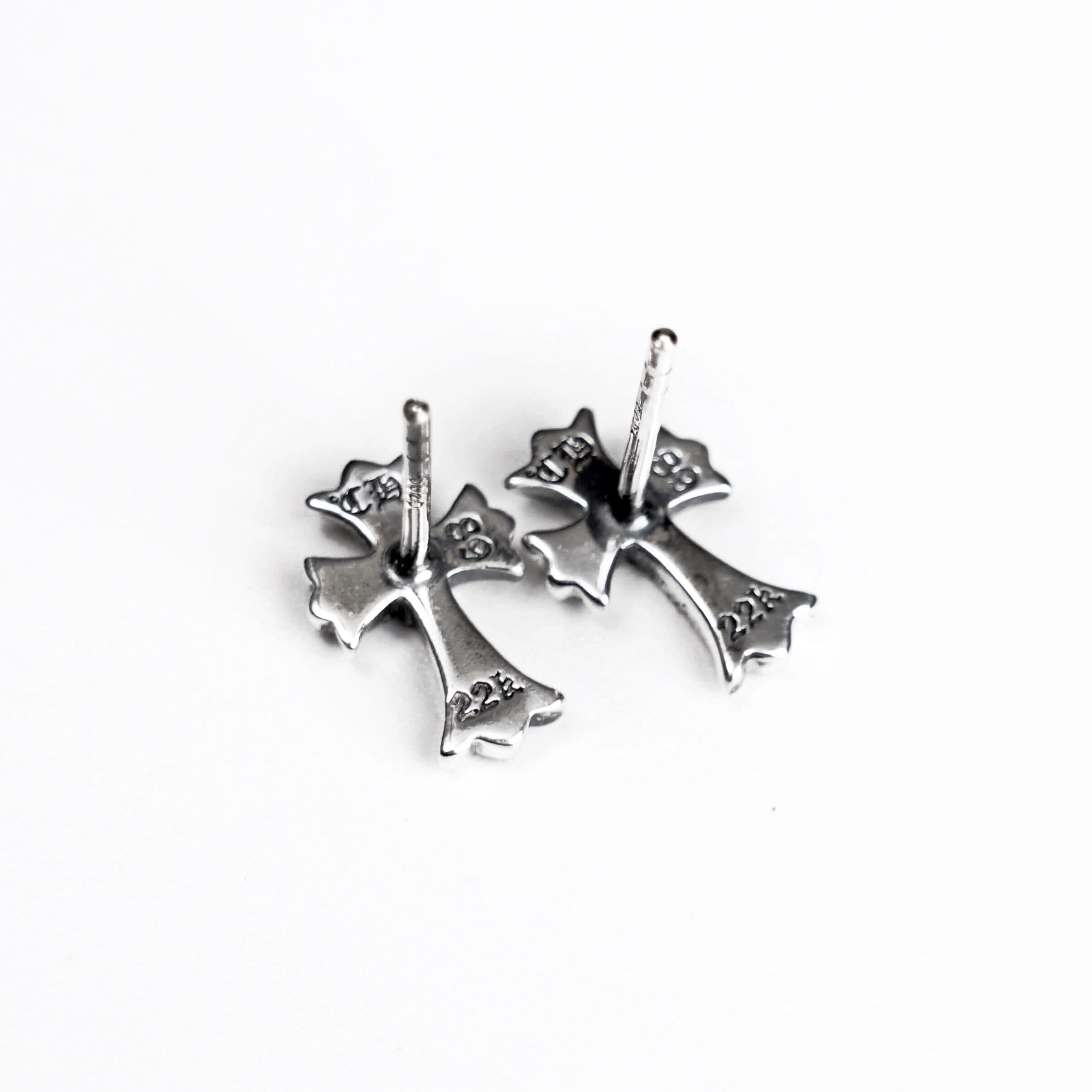 CH CROSS BABY FAT STUD PIERCE WITH PAVE DIAMOND
