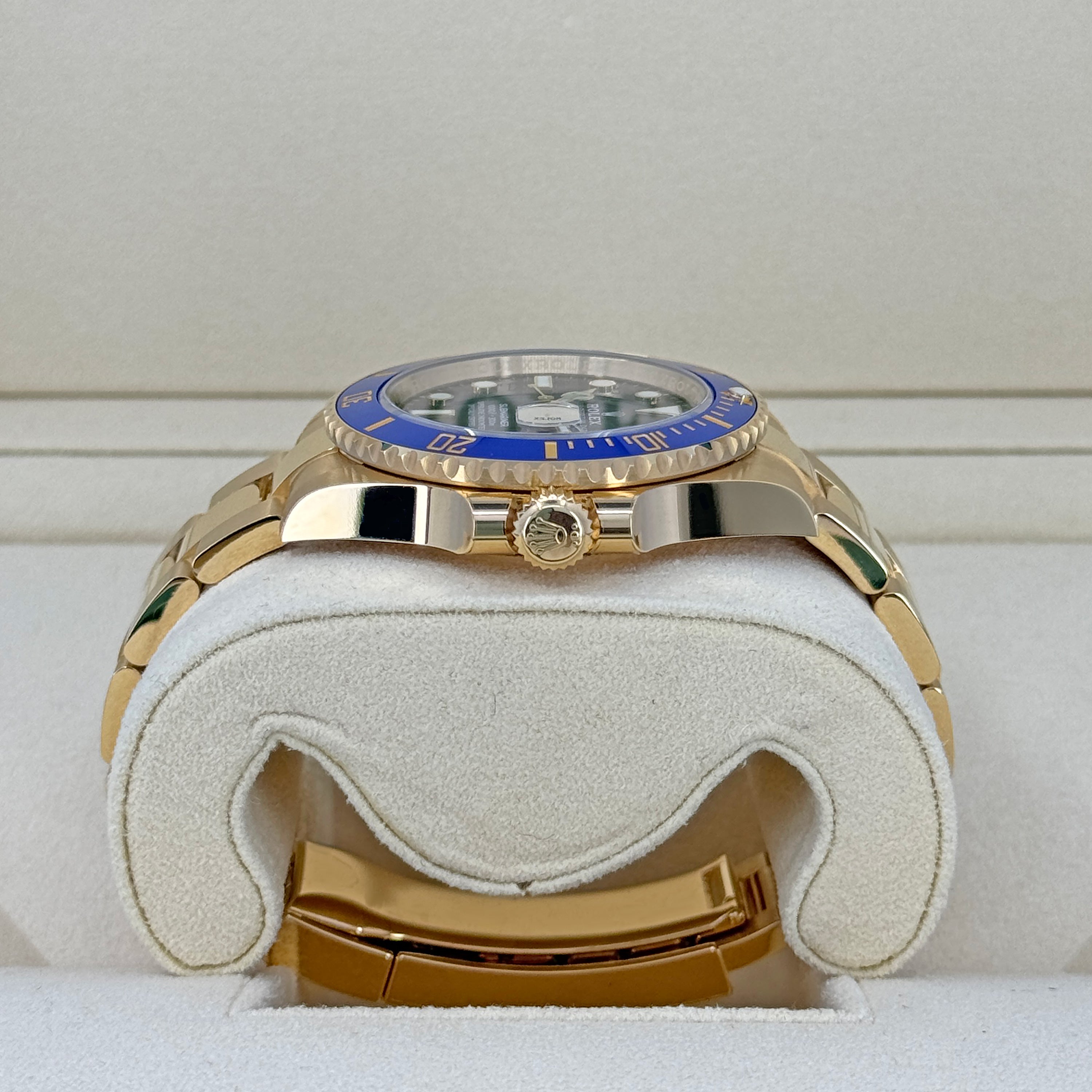 Submariner Date, 18k Yellow Gold, 41mm, Ref# 126618lb-0002