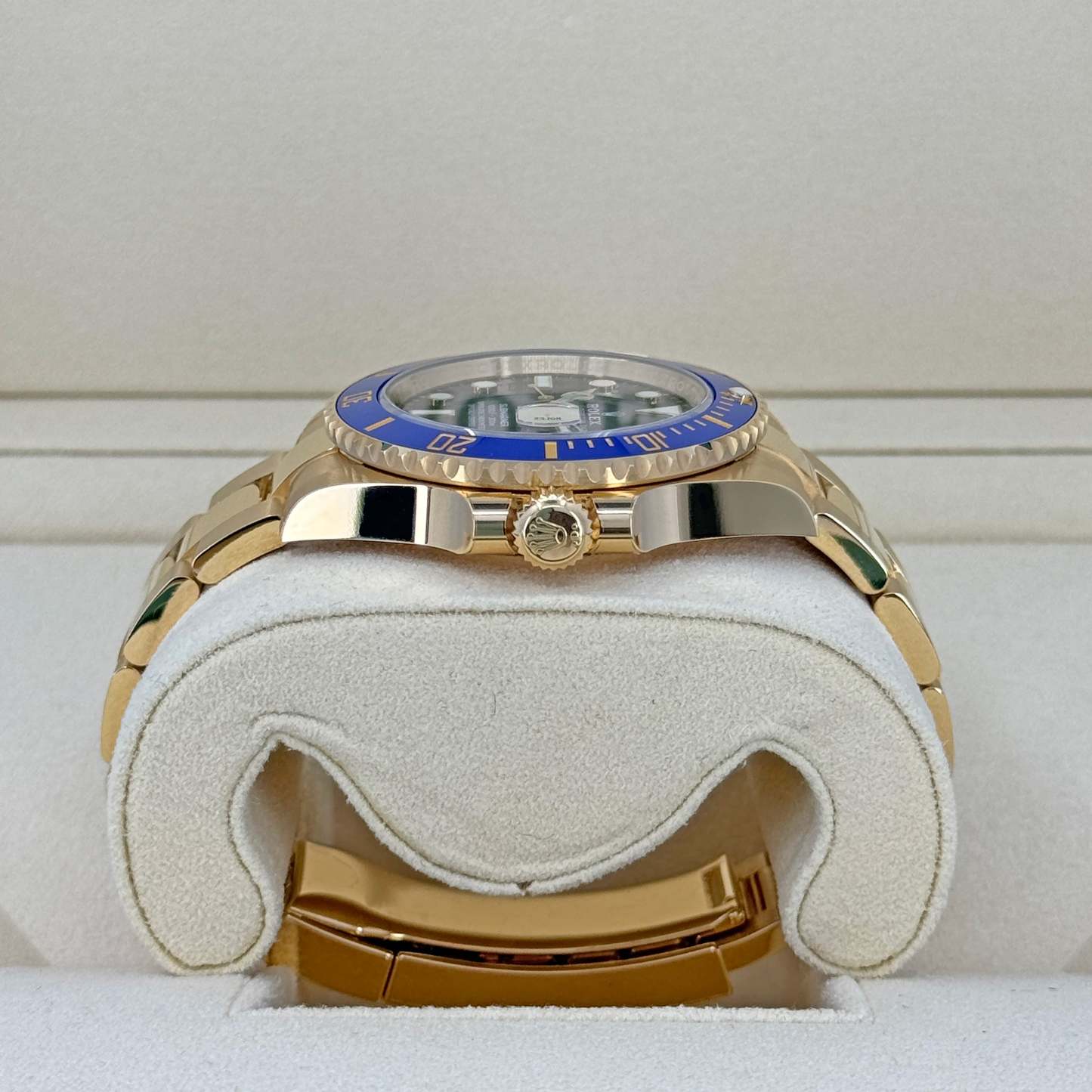 Submariner Date, 18k Yellow Gold, 41mm, Ref# 126618lb-0002