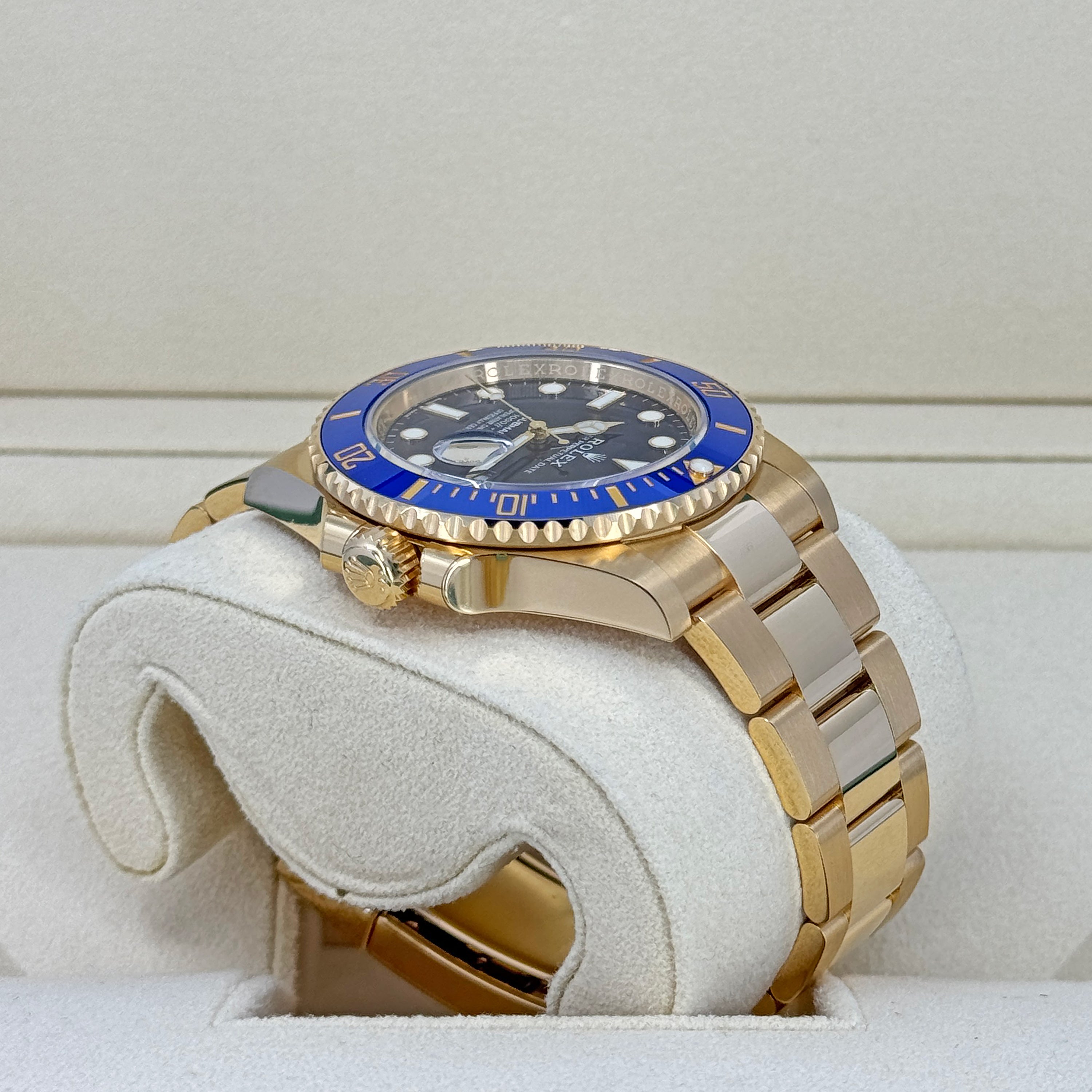 Submariner Date, 18k Yellow Gold, 41mm, Ref# 126618lb-0002