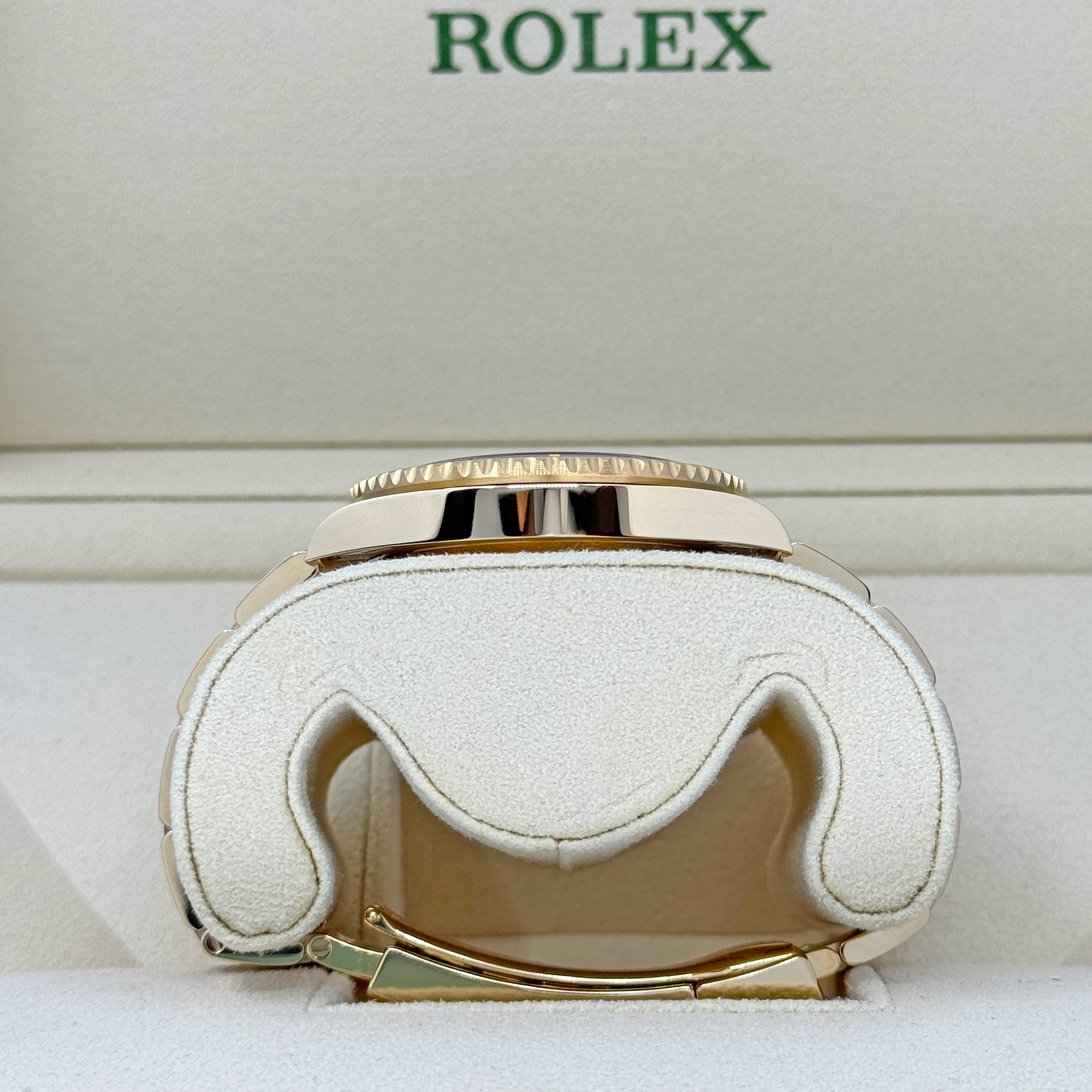 Submariner Date, 18k Yellow Gold, 41mm, Ref# 126618lb-0002