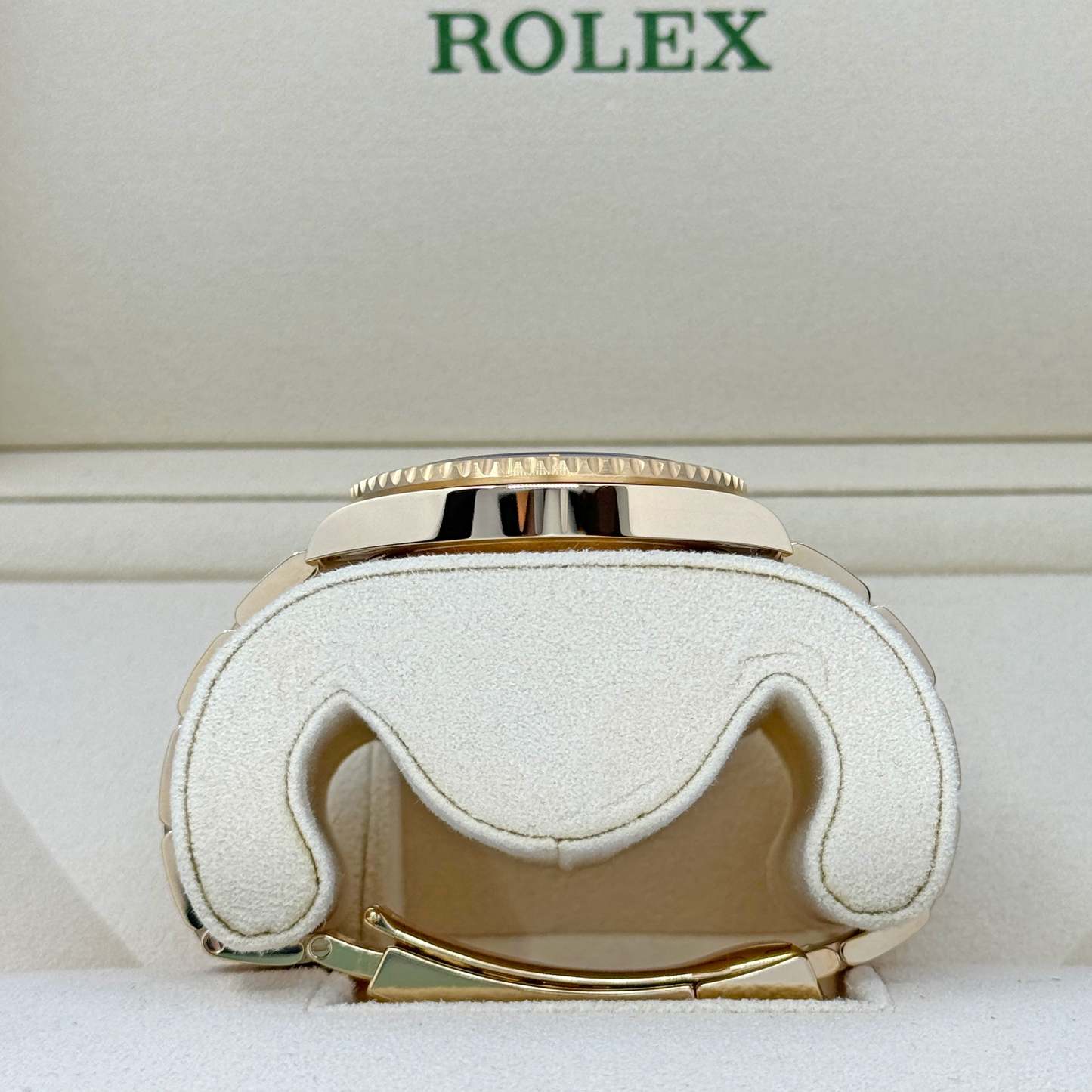 Submariner Date, 18k Yellow Gold, 41mm, Ref# 126618lb-0002