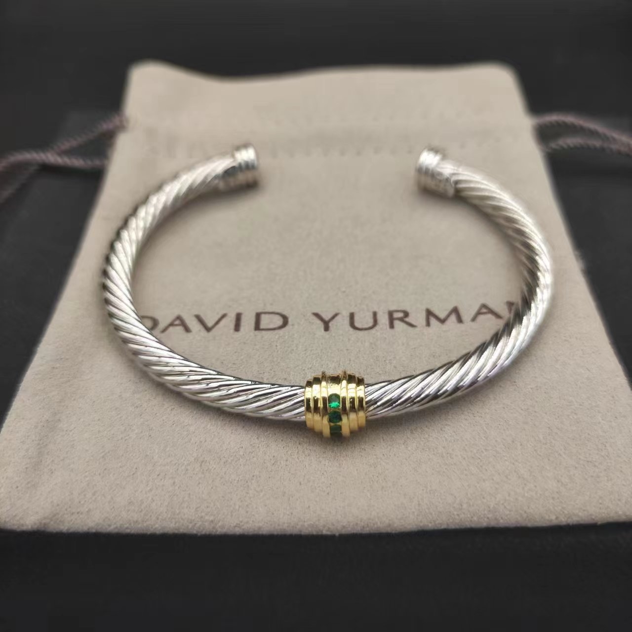 Dathtvid Yurthtman Emerald Bracelet