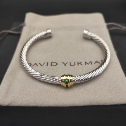 Dathtvid Yurthtman Emerald Bracelet