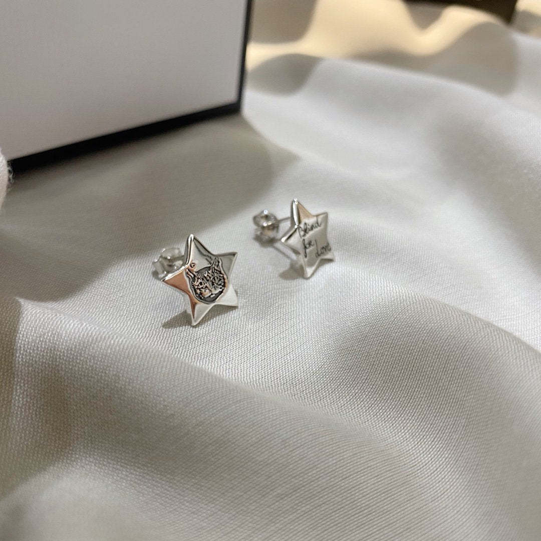SILVER BLIND FOR LOVE STAR EARRINGS