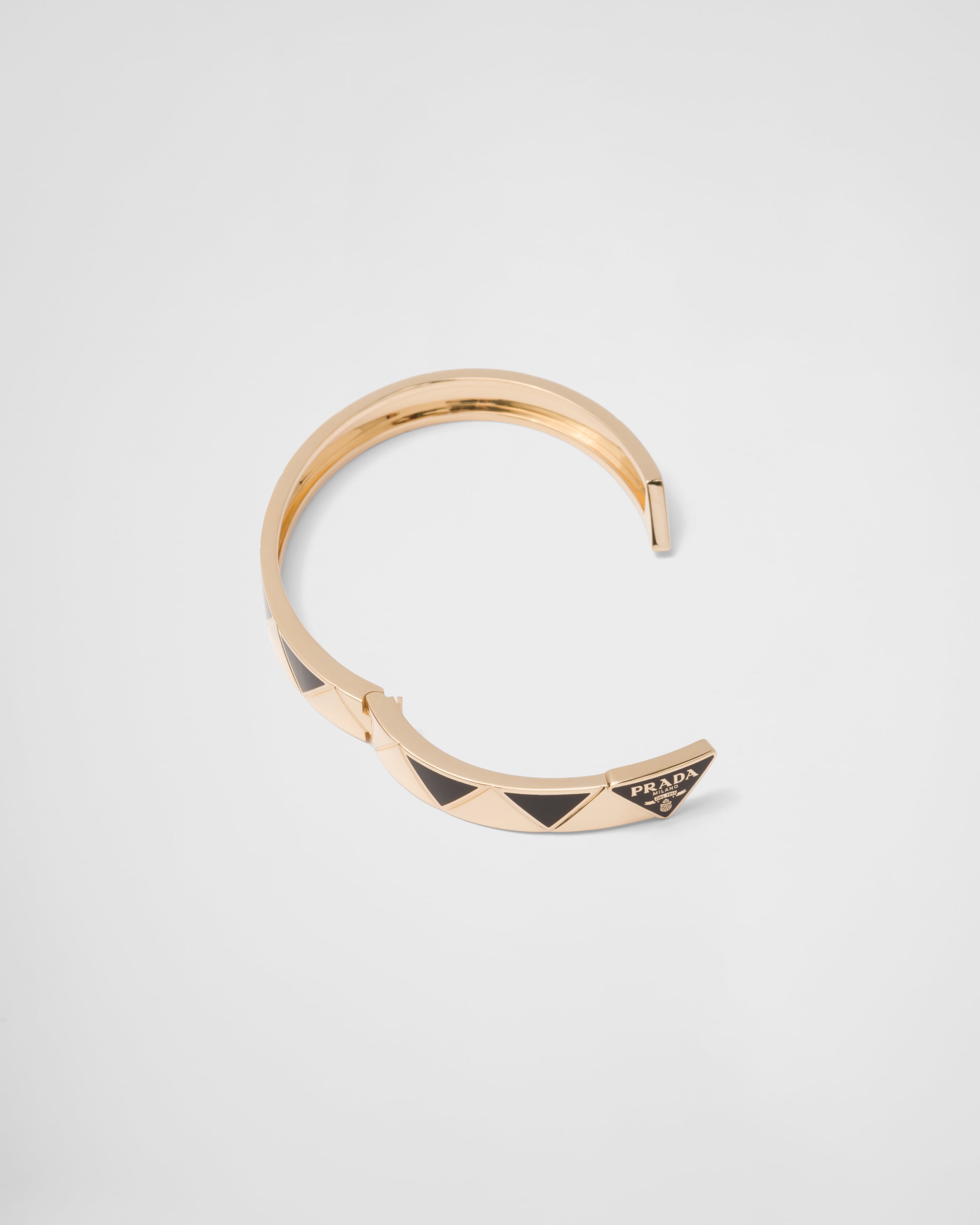 Eternal Gold bangle bracelet in yellow gold with ceramic elements
