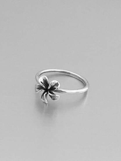 Vintage Lily Flower Decor Ring