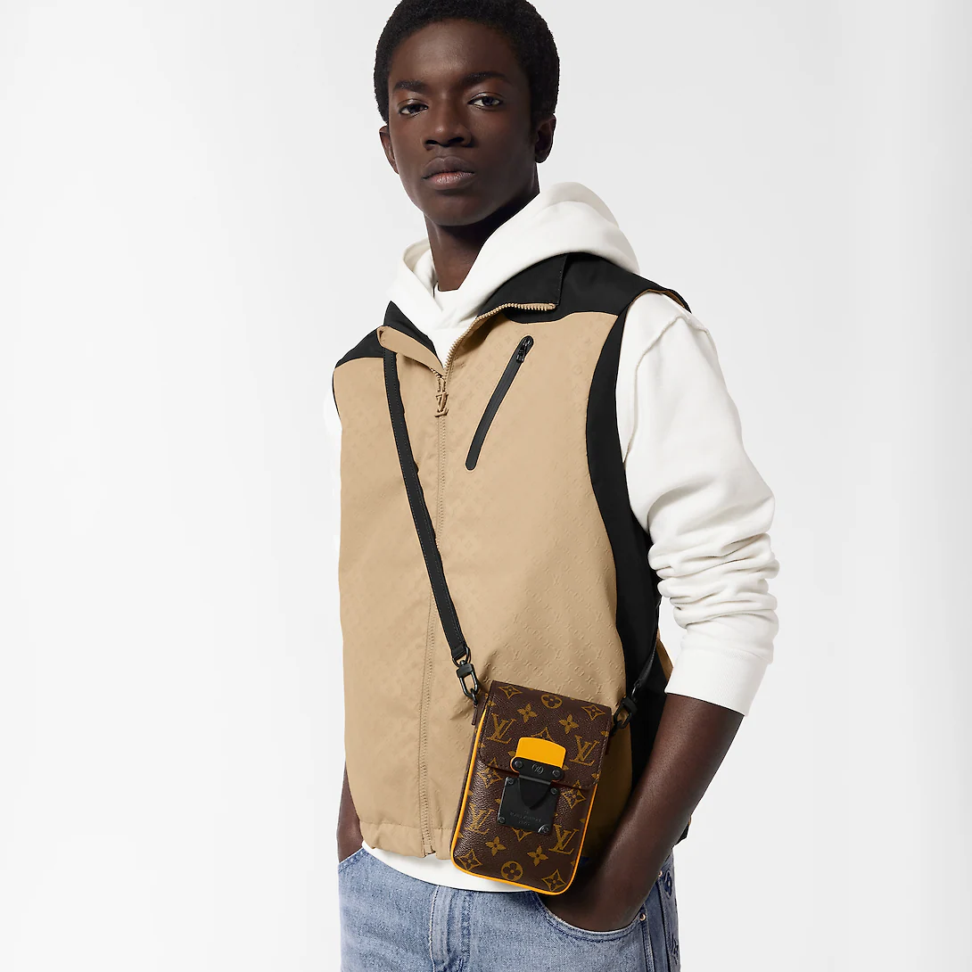 S-Lock Vertical wearable wallet