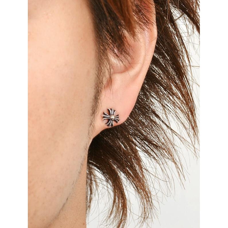 CROSS CUT OUT STUD EARRING