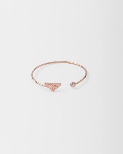 Eternal Gold bangle bracelet in pink gold with diamond