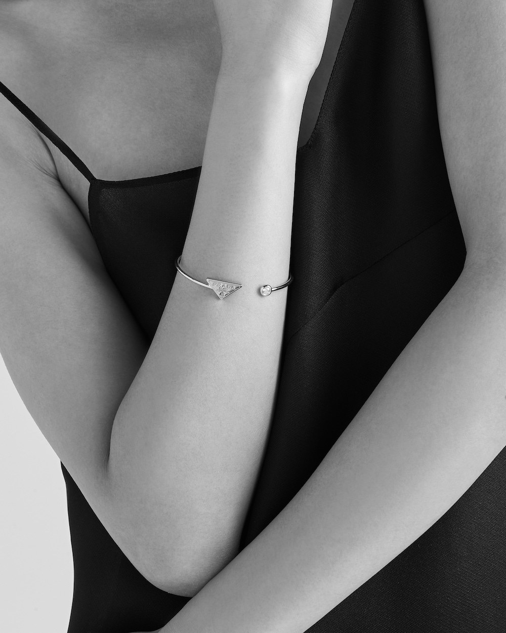 Eternal Gold bangle bracelet in pink gold with diamond