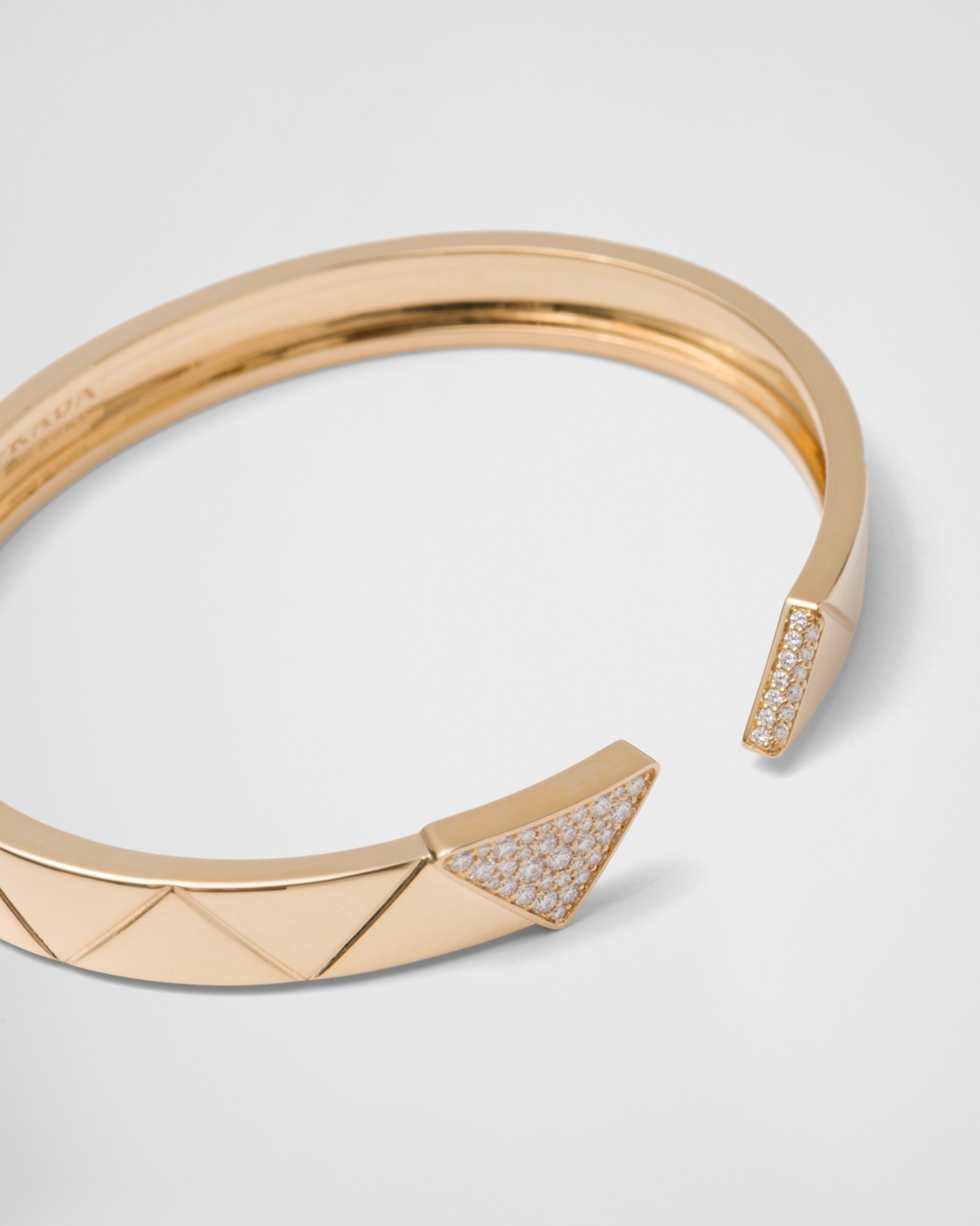 Eternal Gold bangle bracelet in yellow gold with diamonds