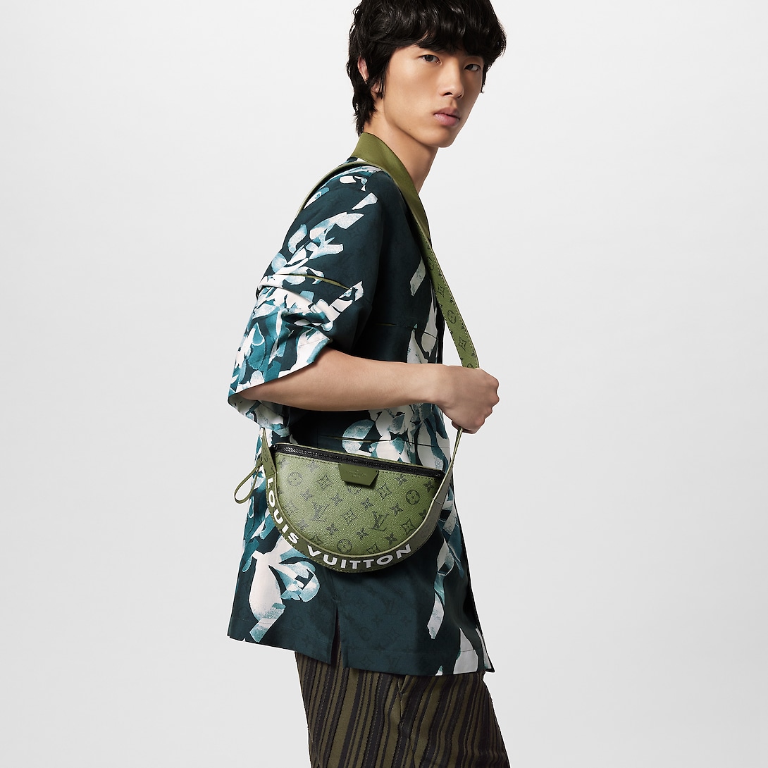 Moon Crossbody M23838