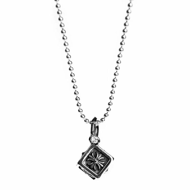FLEUR CUBE PENDANT