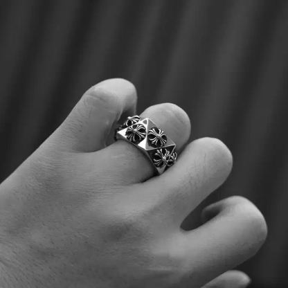 CH PLUS PENTAGON RING