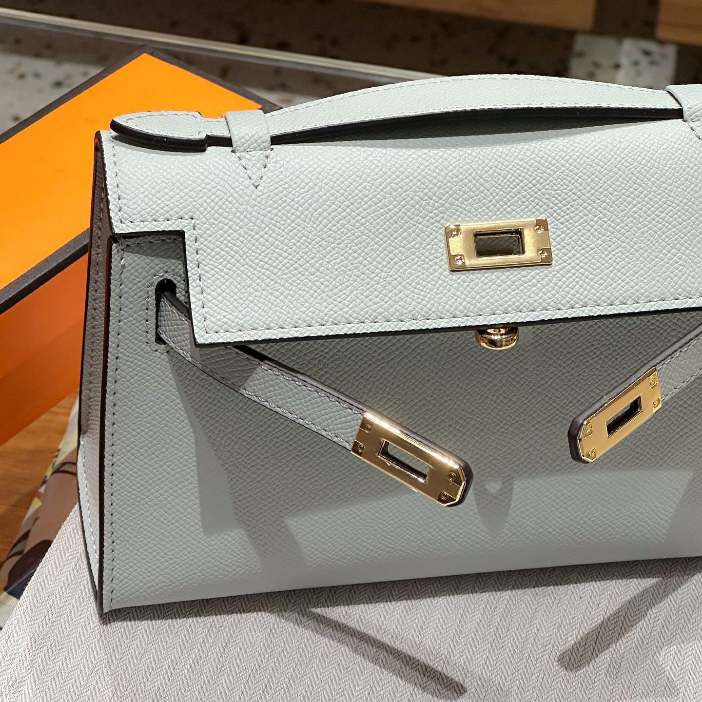 Herthtmes  Epsom Kelly Pochette Clutch